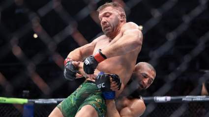 Las casas de apuestas fijan las cuotas para el momento del primer derribo de Khamzat Chimaev en UFC 328.