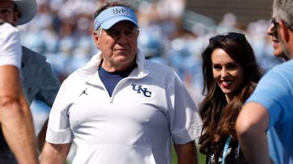 La llegada de Bill Belichick al Derby junto a Jordan Hudson está causando sensación.