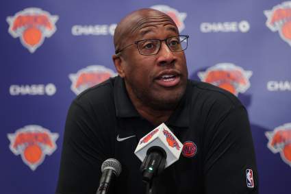 Los New York Knicks anuncian una actualización sobre la lesión de un jugador clave antes del tercer partido contra los 76ers.