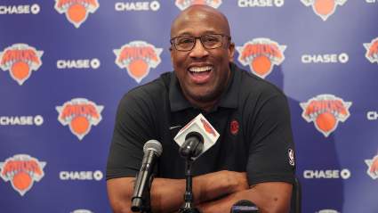 El entrenador de los Knicks, Mike Brown, pronuncia una frase hilarante de Jalen Brunson tras la victoria en el tercer partido contra los 76ers.