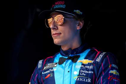 Un piloto de la NASCAR Cup Series reemplaza a Carson Hocevar en una sorpresiva decisión en la Charlotte Truck Race.