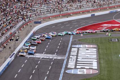 La suspensión de NASCAR plantea serias dudas mientras un empleado de 23XI Racing enfrenta cargos por delito grave.