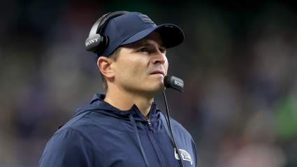Los Seahawks rescinden el contrato con el receptor novato All-Conference dos semanas después de haberlo fichado.