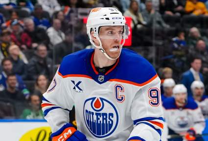 Tal día como hoy: Connor McDavid de los Oilers apagó las llamas.