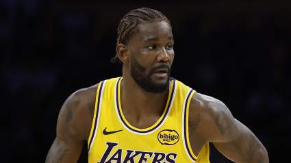 Deandre Ayton, de los Lakers, recibe duras críticas de un amigo de LeBron James.