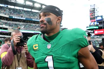 Ejecutivo de la NFL: Los Eagles podrían intentar traspasar a Jalen Hurts.