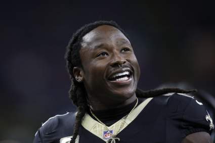 La actualización del contrato de Alvin Kamara genera controversia tras sus comentarios.