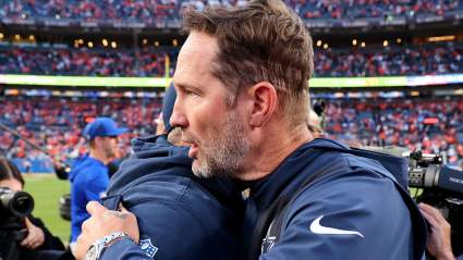 Un jugador muy querido de los Cowboys es elegido para convertir al equipo en un aspirante al Super Bowl.