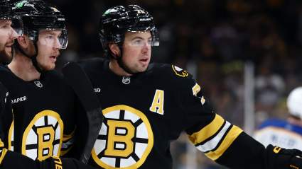 La NHL impone una severa sanción al defensa de los Bruins, Charlie McAvoy.