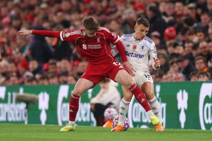 El partido entre Aston Villa y Liverpool en directo hoy podría acabar con el sueño de un club de jugar la Champions League.