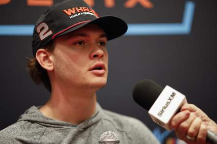 El piloto de NASCAR Jesse Love quedó desconsolado tras sufrir un doloroso colapso en la última vuelta en Watkins Glen International.