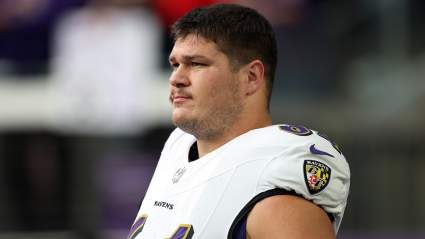 Instan a los Ravens a realizar un "intercambio lógico" para reemplazar a Tyler Linderbaum.