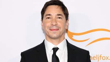 Justin Long revela el poco conocido equipo de bolos de celebridades de la década de 2010, repleto de rostros ahora famosos.