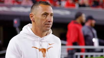 Lane Kiffin y Steve Sarkisian se preparan para recibir sanciones de la SEC.