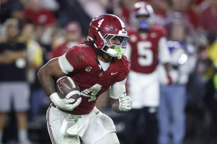Un liniero ofensivo de Alabama deja caer una declaración reveladora sobre el "aterrador" grupo de corredores de Crimson Tide.