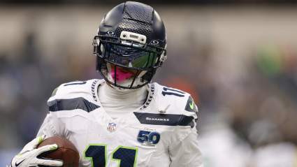 La NFL recibe duras críticas por el error cometido por Jaxon Smith-Njigba de los Seahawks al otorgarle el trofeo al Jugador Ofensivo del Año.