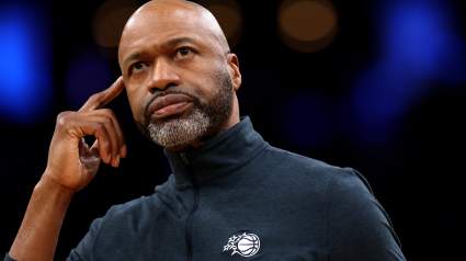 Resurgen los rumores sobre el despido del entrenador de los Magic, Jamahl Mosley, tras el histórico colapso contra los Pistons.