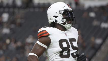 Según un informe, el ex ala cerrada de los Browns, David Njoku, planea visitar a un rival de la AFC durante la agencia libre de la NFL.
