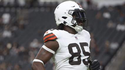 Los Chargers fichan a un ala cerrada Pro Bowl de 8 millones de dólares para jugar junto a Justin Herbert.