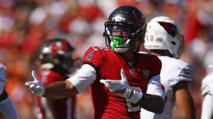 VIDEO: El receptor de los Bucs, Emeka Egbuka, impresiona con una atrapada a una mano en los entrenamientos voluntarios.