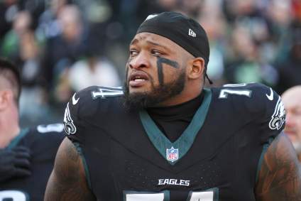 La estrella de los Eagles es blanco de graves acusaciones por parte de su exnovia embarazada.