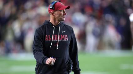 El director deportivo Greg Byrne critica duramente todos los rumores de que Alabama prescindirá de Kalen Deboer.