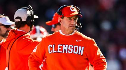 Dan Patrick critica al entrenador de los Clemson Tigers, Dabo Swinney, por sus comentarios.