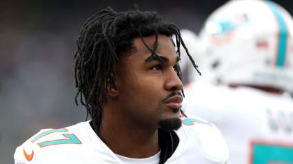 El jugador estrella de los Denver Broncos le envía un mensaje a Jaylen Waddle en medio de las negociaciones contractuales.