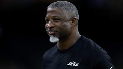Aaron Glenn deja la competencia por el puesto de Jets "completamente abierta" en los entrenamientos de pretemporada.