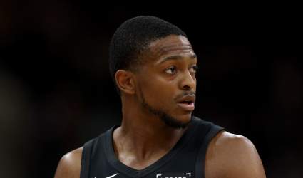 Actualización sobre la lesión de De'Aaron Fox y fecha de regreso: Los Spurs anuncian su estado para el tercer partido.