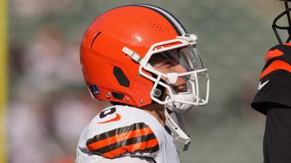Una foto del mariscal de campo de los Browns, Dillon Gabriel, durante un entrenamiento llama la atención.