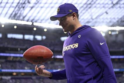 Los Minnesota Vikings sufren importantes cambios en su posición de mariscal de campo según una nueva propuesta de intercambio de ESPN.