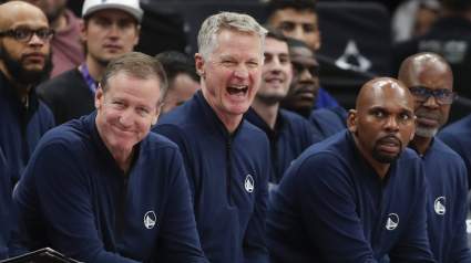 Los Golden State Warriors pierden a un entrenador clave mientras los Bulls se acercan.