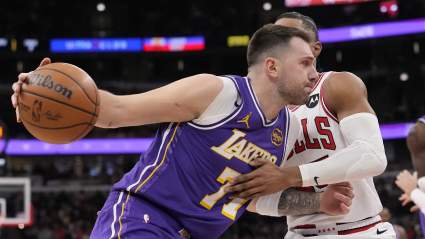 Los Lakers vinculados con un exjugador elegido entre los cinco primeros del draft mientras surgen nuevos rumores de traspaso.