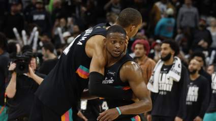 Los Spurs reciben noticias preocupantes sobre las lesiones de dos jugadores clave justo antes del primer partido.
