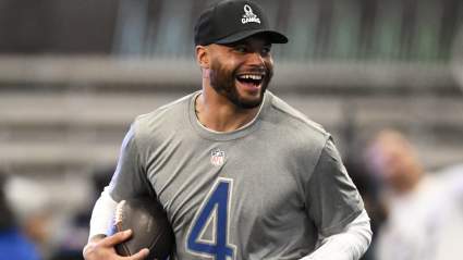 Instan a los Cowboys a "adelantarse" al inminente problema de Dak Prescott.