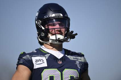 Los Seattle Seahawks anuncian el cronograma de la lesión de AJ Barner.