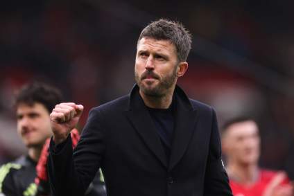 El Manchester United está a punto de tomar una decisión sobre su entrenador que genera preocupación.