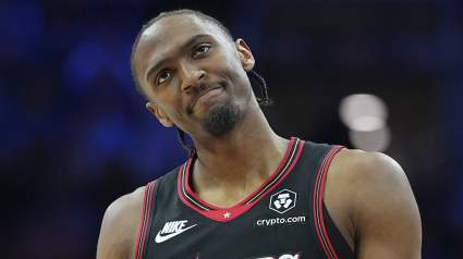 La estrella de los Knicks exige a Tyrese Maxey tras enfrentarse a CJ McCollum.
