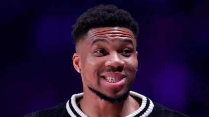 Los Milwaukee Bucks envían a Giannis Antetokounmpo para jugar con la superestrella en una propuesta de intercambio.