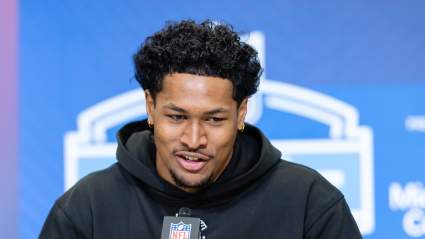 El novato de los Dolphins recibe críticas por su desempeño al inicio del campamento: "Demasiados pases incompletos".