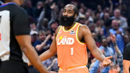 James Harden hace historia en la NBA en el segundo partido entre los Cavaliers y los Pistons.
