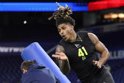 El novato de los Bengals, Cashius Howell, habla sobre las negociaciones de su contrato y los planes para el minicampamento.