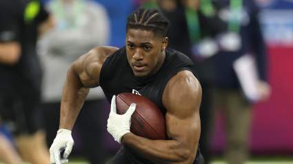 El novato de los Seahawks, Jadarian Price, es menospreciado por el entrenador de los 49ers.