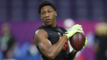 Los Texans anuncian un acuerdo con un receptor abierto formado en la cantera que anotó 22 touchdowns, y varios jugadores más.