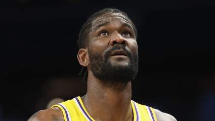Los Lakers están interesados ​​en un popular pívot como reemplazo de DeAndre Ayton.