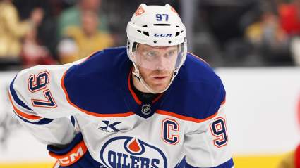 Stan Bowman revela el futuro de Connor McDavid con los Oilers.
