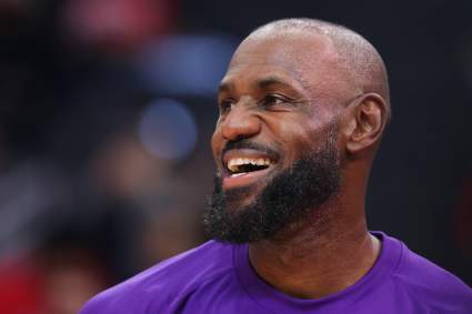 Una tarjeta coleccionable exclusiva de la estrella de los Lakers, LeBron James, alcanza un precio récord.