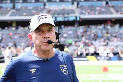 Los Broncos reciben la instación de incorporar a un veterano con 132 capturas tras la pérdida de 63 millones de dólares en la agencia libre.