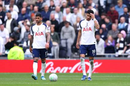 El partido entre Tottenham y Leeds deja a los aficionados de los Spurs furiosos tras el brutal temor al descenso.